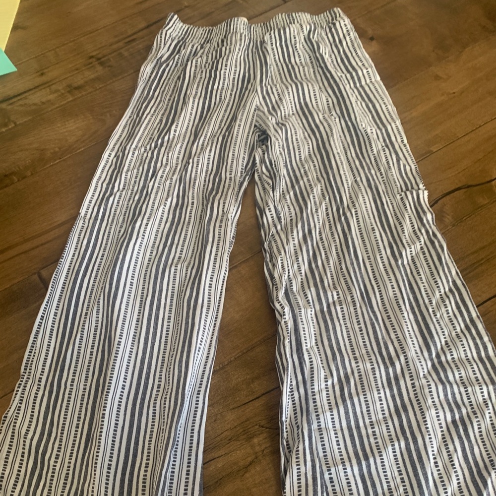 Loose pants - Picture 2 of 2